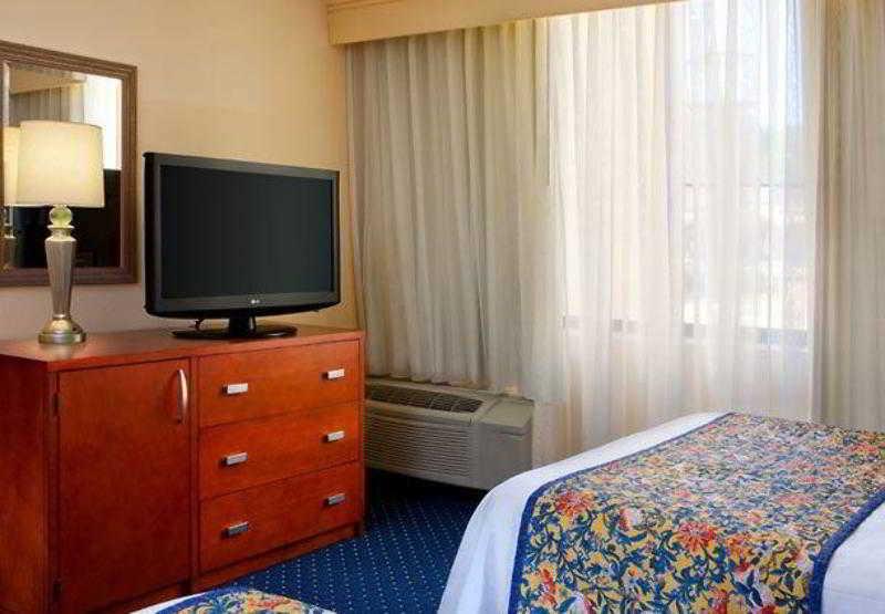 סמירנה Courtyard By Marriott Atlanta Windy Hill/Ballpark חדר תמונה