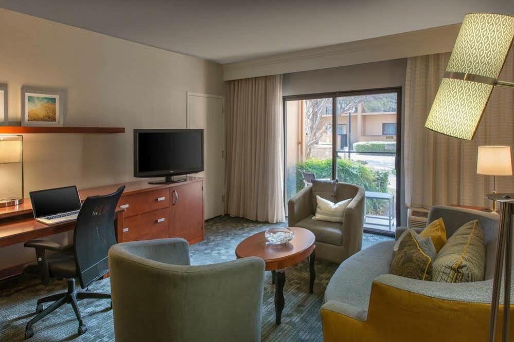 סמירנה Courtyard By Marriott Atlanta Windy Hill/Ballpark מראה חיצוני תמונה